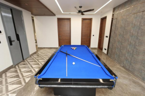 The Midnight Studio - Your Galleria Getaway